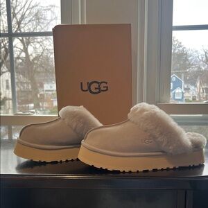 UGG Women's Cream Fluffy Slippers